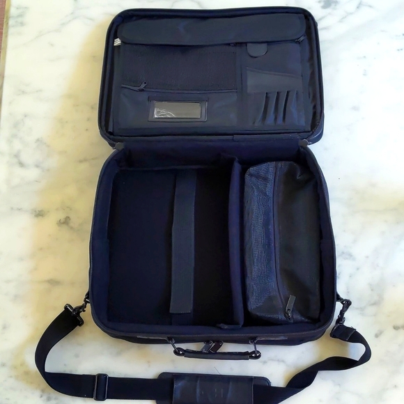 Dell Leather Trim/Handlers/Logo Multiple Layers Briefcase/Laptop Bag/Travel Bag. - Picture 4 of 12